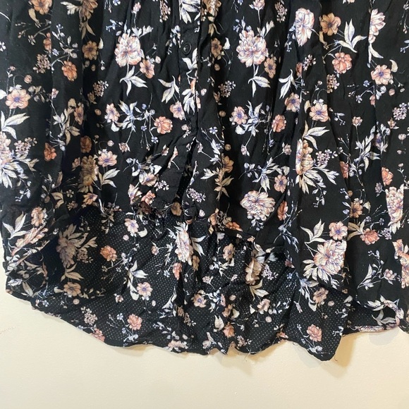 Torrid Long Sleeve Button Down Black Flower Shirt With Lace Size 1 Whimsigoth - Picture 2 of 9